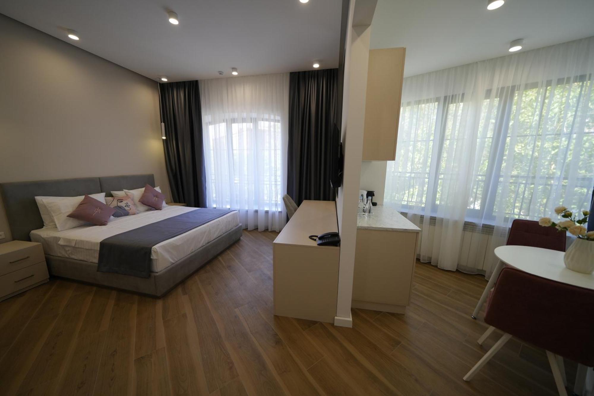 Ser In Hotel Yerevan Exterior photo